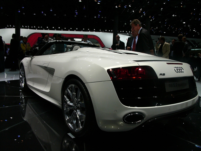 Illustration for article titled Audi R8 5.2 FSI Spyder: Live Photos